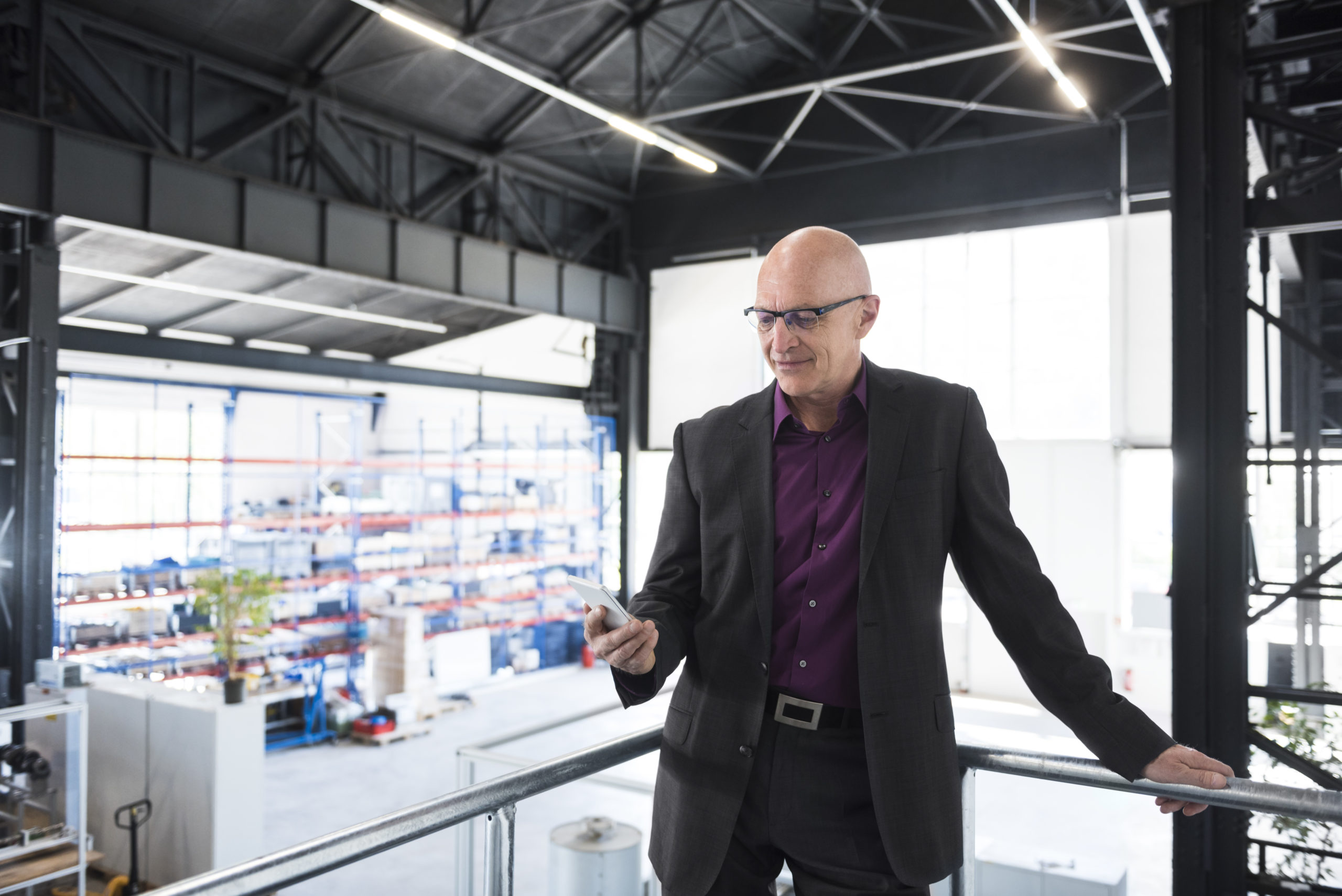 Businessman With Cell Phone On Factory Shop Floor - AD3 Contabilidade